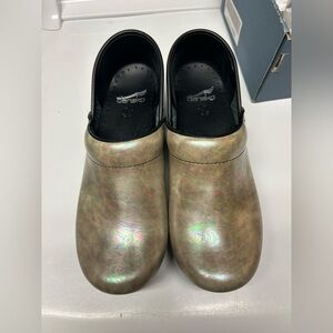 Dansko Professional Silver Opal Leather Women’s EU 39, US 9- Pre-owned Very Good
